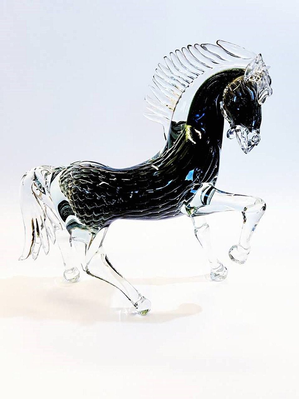 Cavallo in vetro di Murano nero fumè