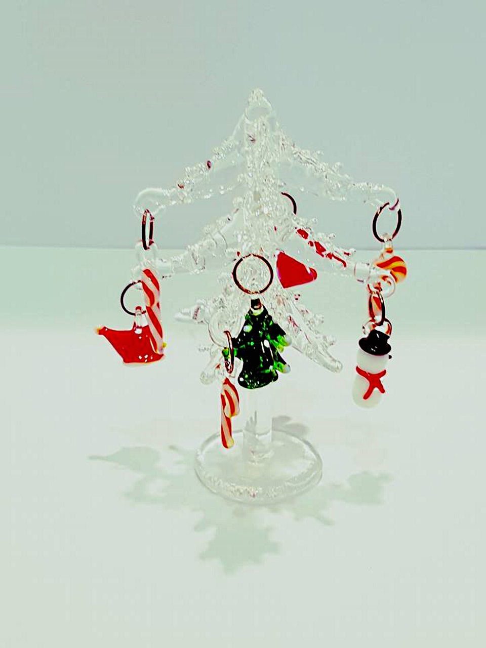 Albero di natale vetro bianco con addobbi